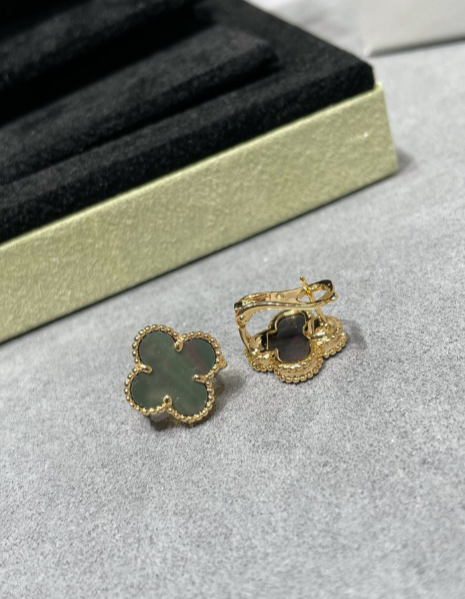 [Mystic]CLOVER MEDIUM GRAY MOP EARRINGS