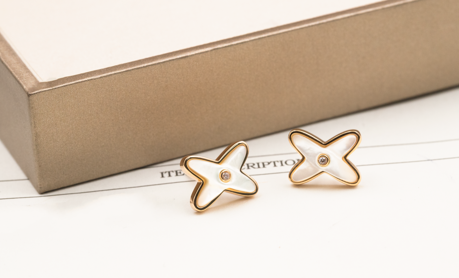 [Demi jewelry]JEUX DE WHITE MOP ROSE GOLD DIAMOND EARRINGS