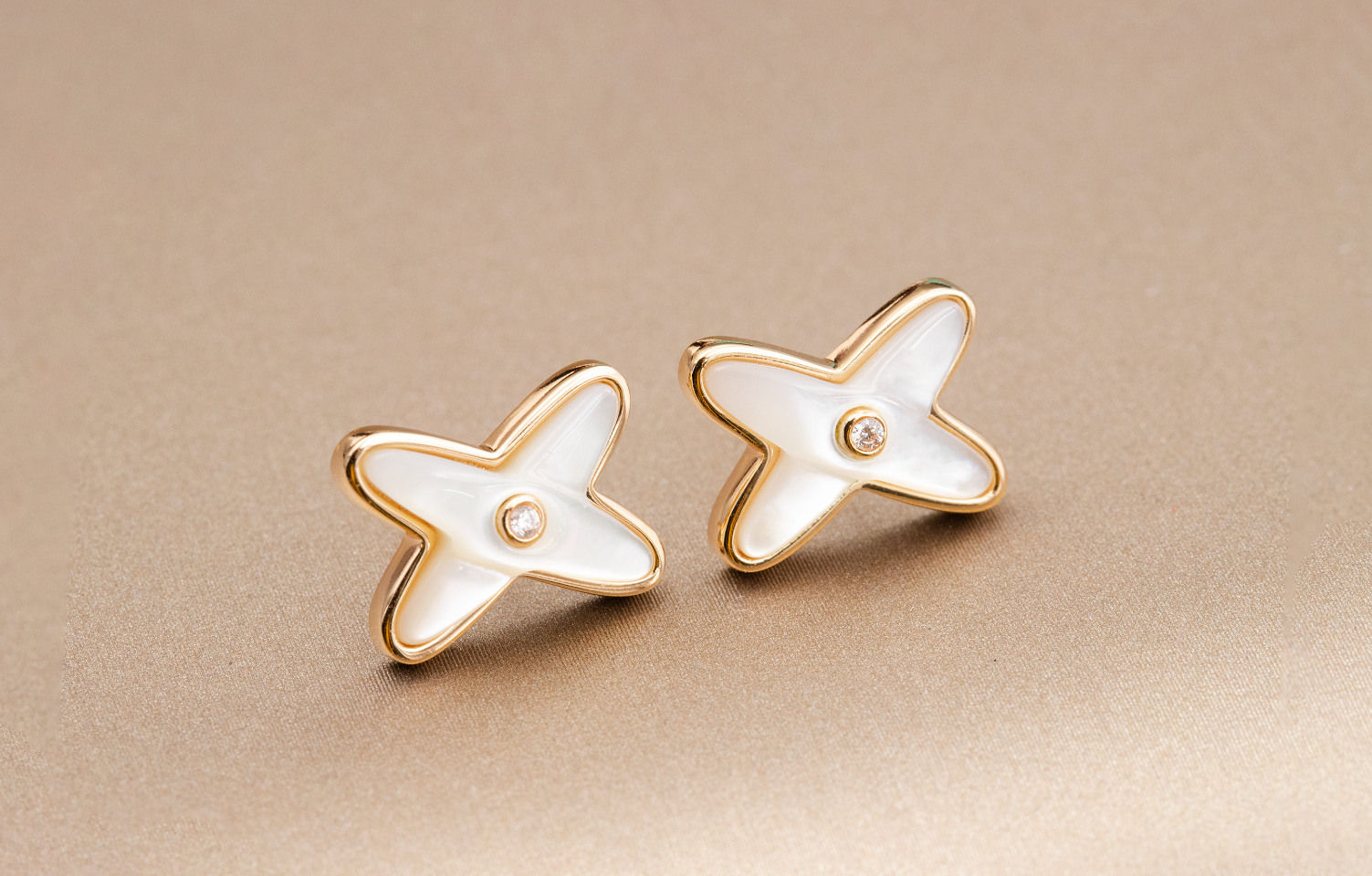 [Demi jewelry]JEUX DE WHITE MOP PINK GOLD DIAMOND EARRINGS