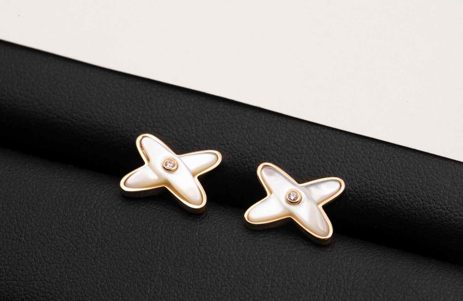 [Demi jewelry]JEUX DE WHITE MOP ROSE GOLD DIAMOND EARRINGS