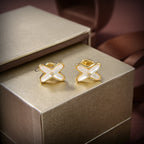 [Demi jewelry]JEUX DE WHITE MOP GOLD DIAMOND EARRINGS