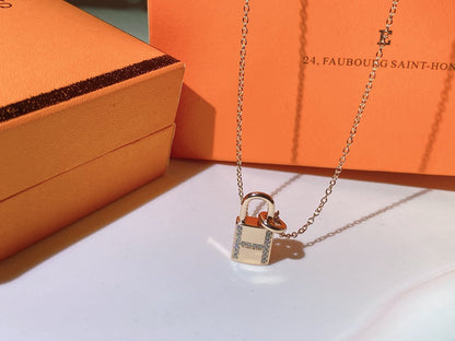[Mystic]HM ADVANCED NICHE LOCK HEAD NECKLACE DIAMONDS
