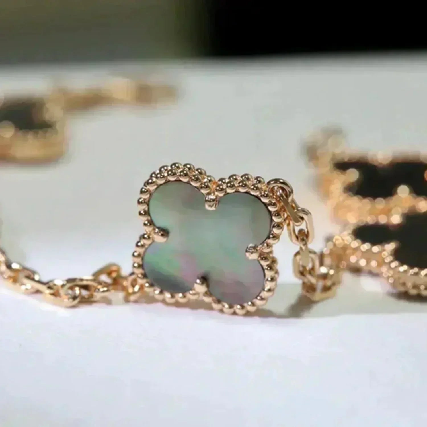 [Demi jewelry] CLOVER 5 MOTIF GRAY MOP BRACELET COLLECTION