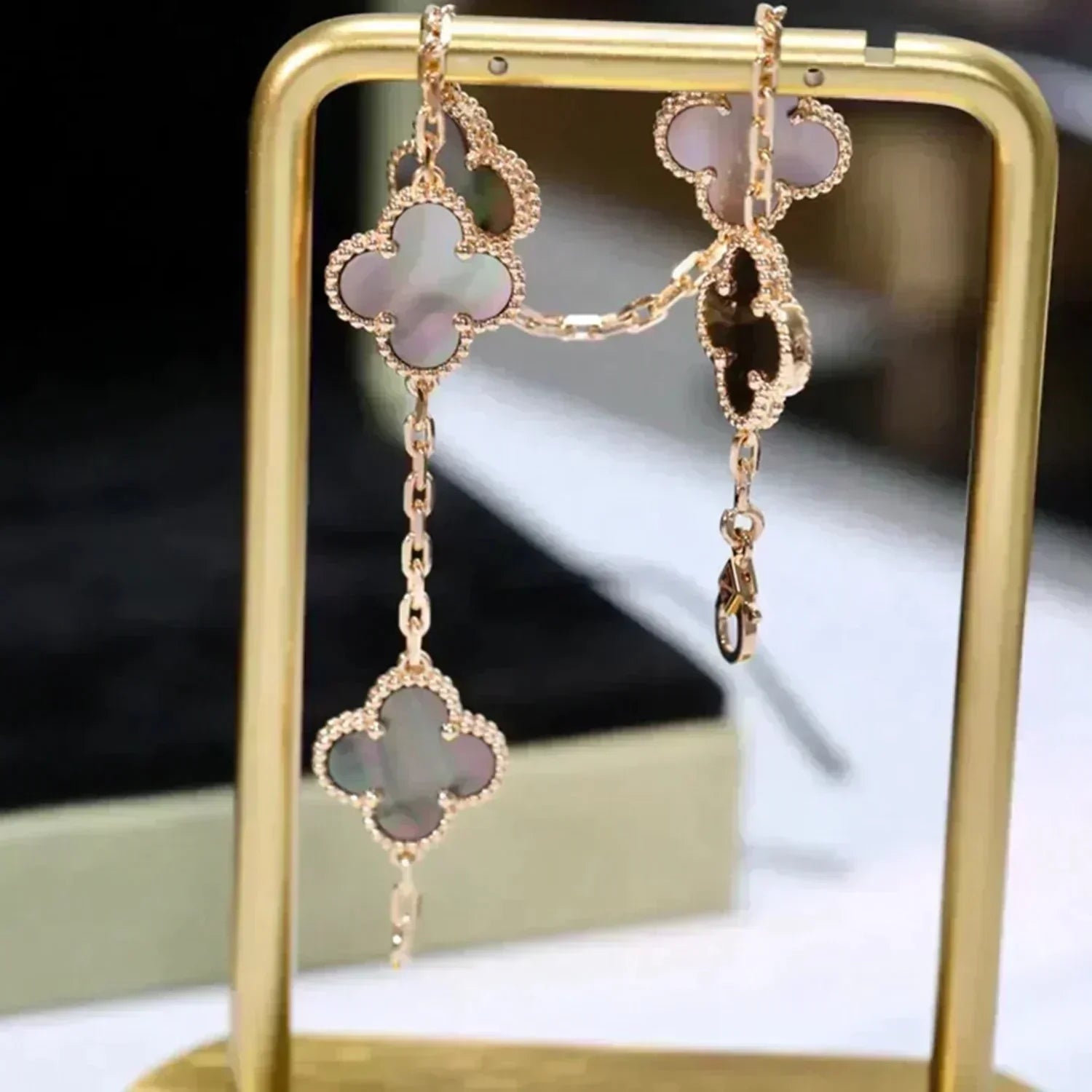 [Demi jewelry] CLOVER 5 MOTIF GRAY MOP BRACELET COLLECTION