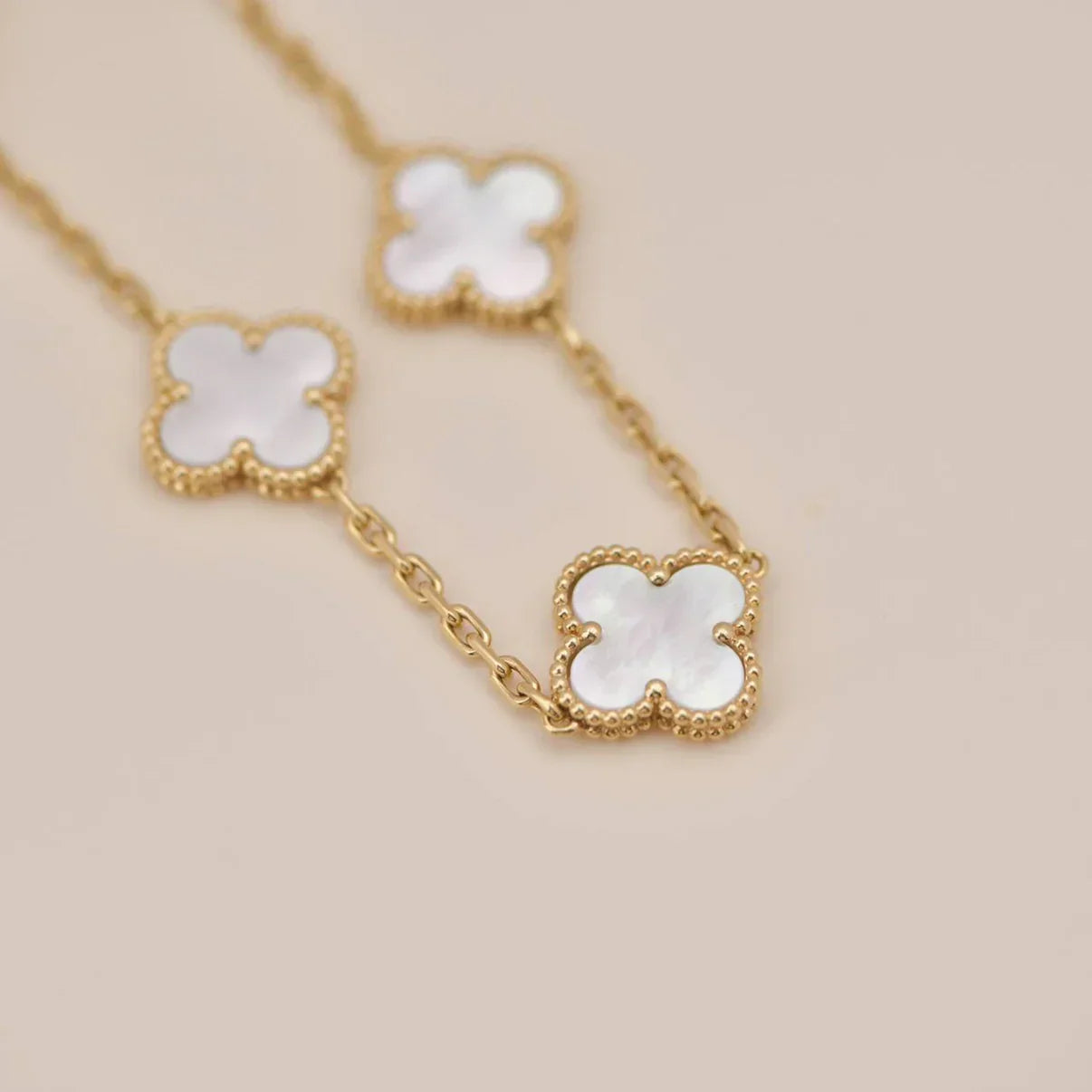 [Mystic]CLOVER WHITE PEARL MOP 5 MOTIF BRACELET COLLECTION