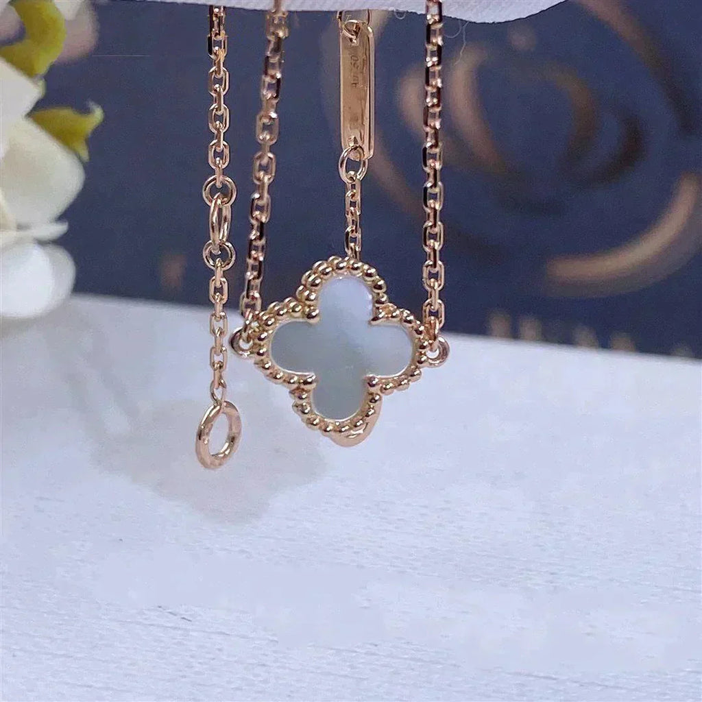 [Demi jewelry]CLOVER WHITE MOP SINGLE FLOWER BRACELET