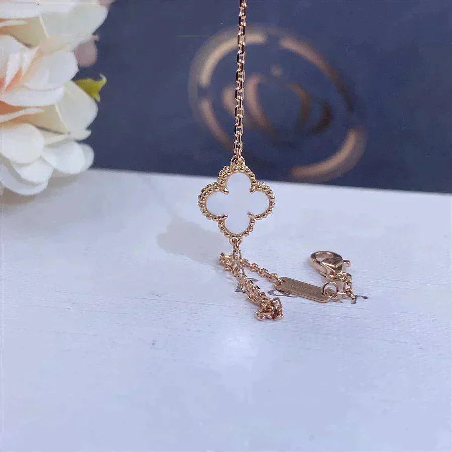 [Demi jewelry]CLOVER WHITE MOP SINGLE FLOWER BRACELET