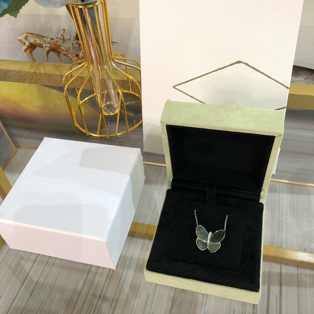 [Demi jewelry]LARGE BUTTERFLY SILVER PENDANT DIAMOND NECKLACE