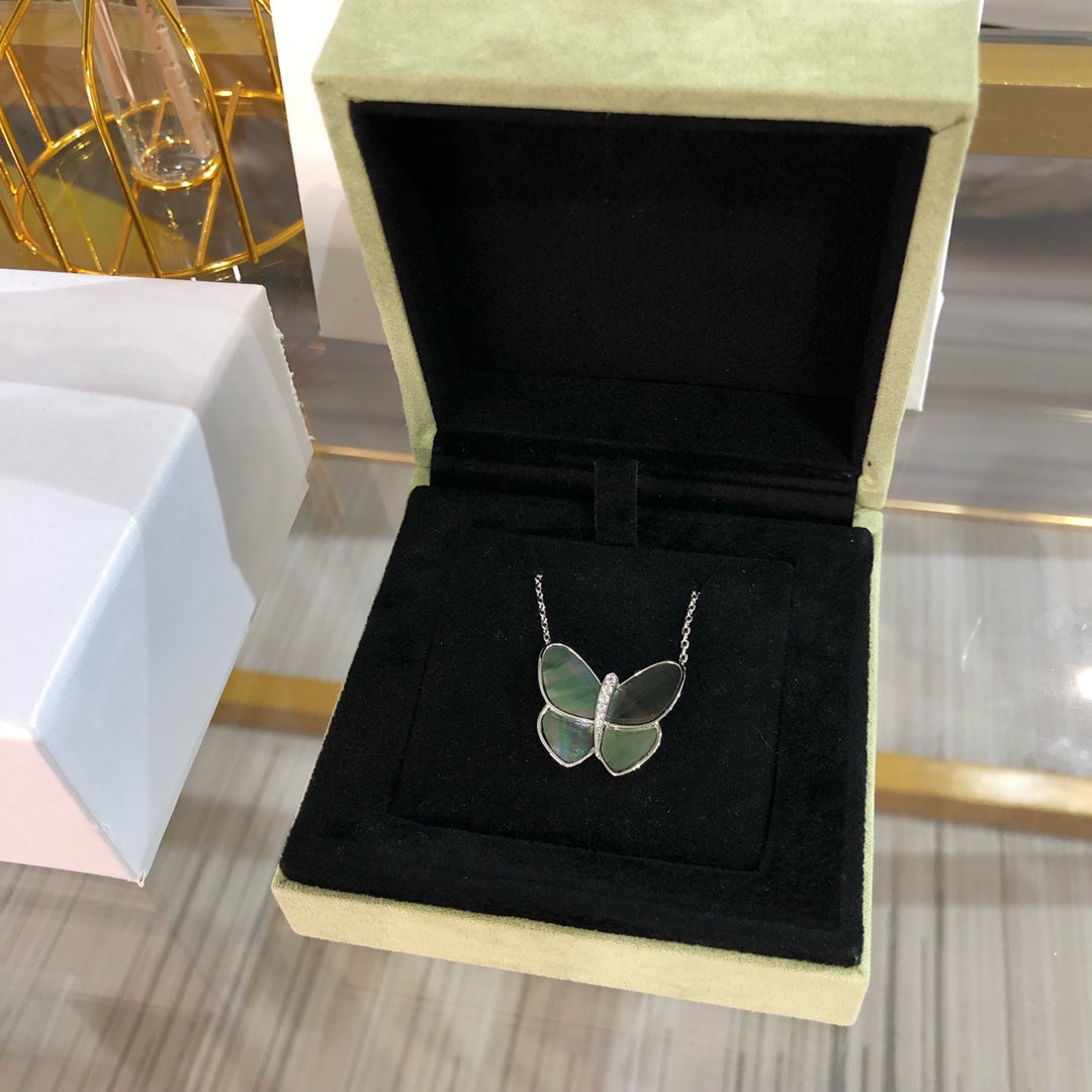 [Demi jewelry]LARGE BUTTERFLY SILVER PENDANT DIAMOND NECKLACE