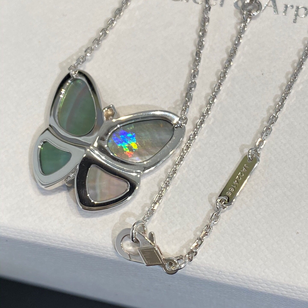 [Demi jewelry]LARGE BUTTERFLY SILVER PENDANT DIAMOND NECKLACE