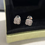 [Demi jewelry]CLOVER MINI DIAMOND STUD EARRINGS