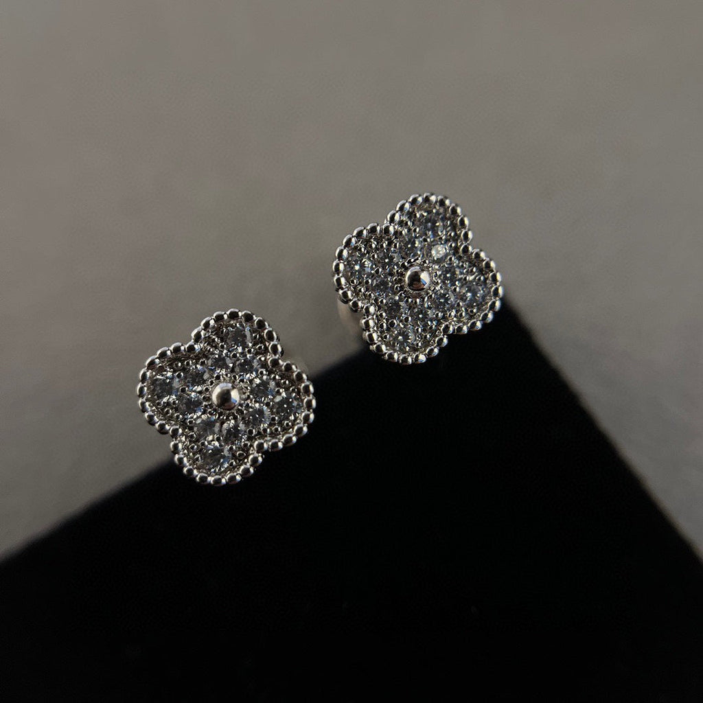 [Demi jewelry]CLOVER MINI DIAMOND STUD EARRINGS