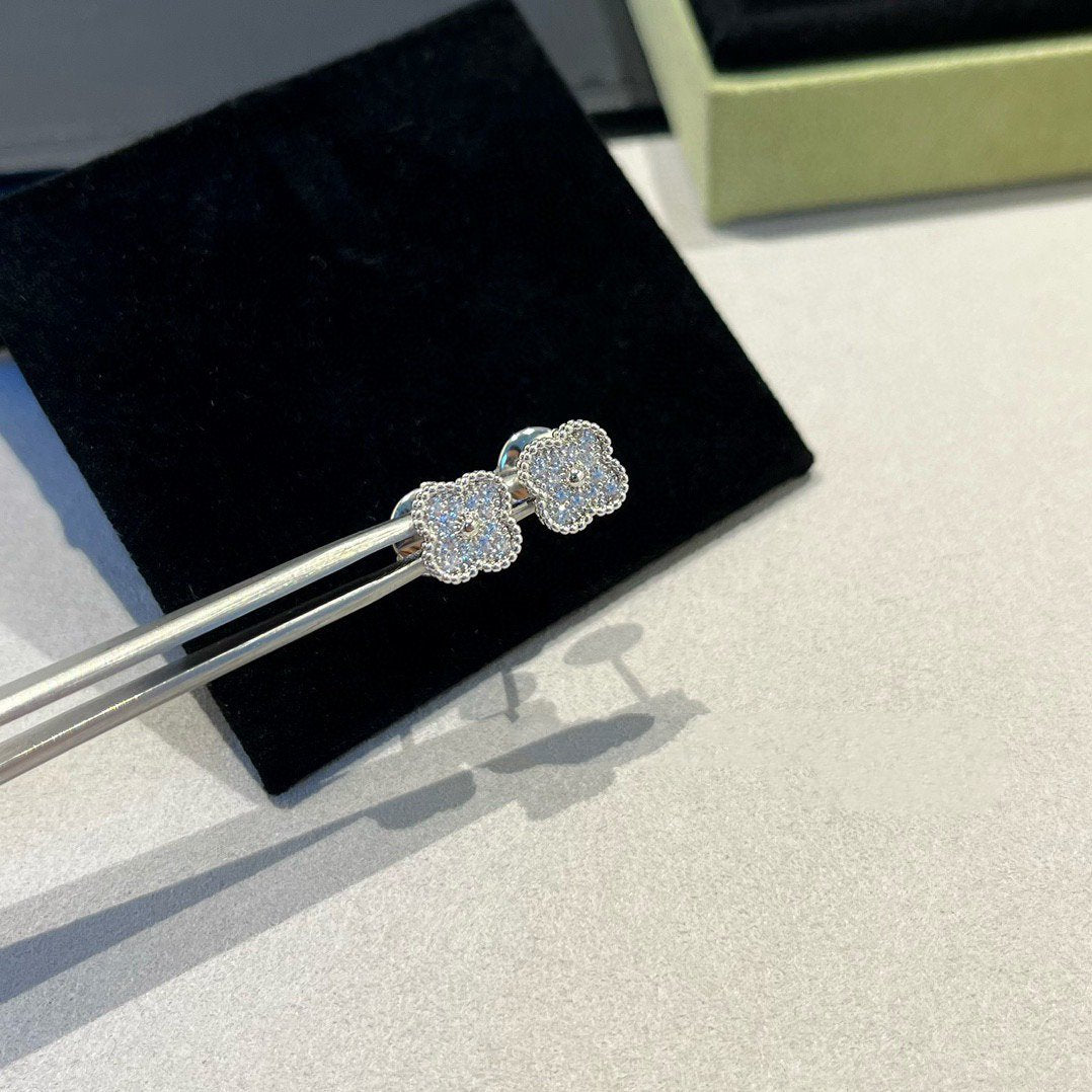 [Mystic]CLOVER MINI DIAMOND STUD EARRINGS